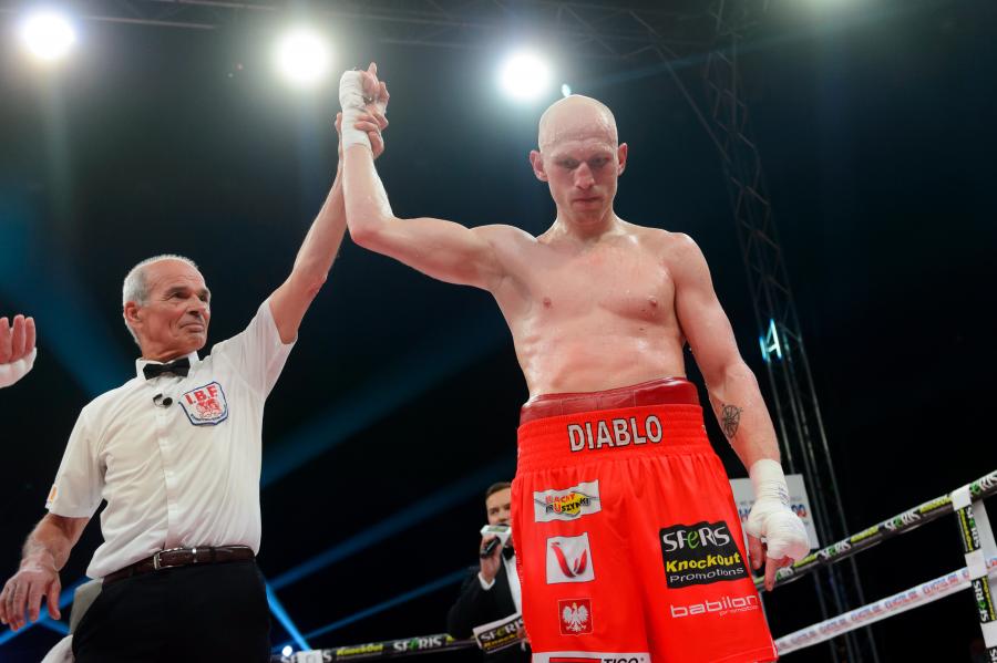 Włodarczyk pokonał Gevora w drodze po pas mistrza świata federacji IBF