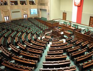 Posłowie głosują dziś zmiany w konstytucji. Koniec z przestępcami w Sejmie