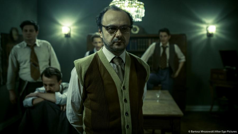 Arkadiusz Jakubik w filmie "Człowiek z magicznym pudełkiem"; fot. Bartosz Mrozowski/Alter Ego Pictures