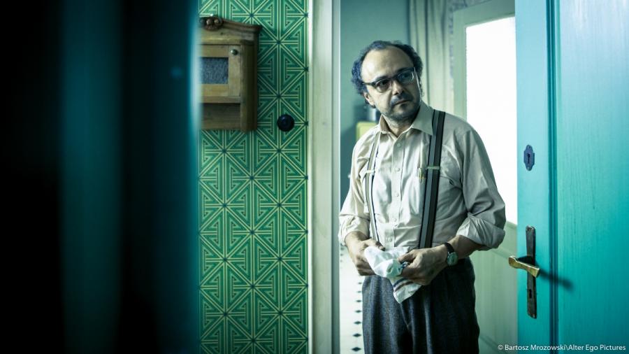 Arkadiusz Jakubik w filmie "Człowiek z magicznym pudełkiem"; fot. Bartosz Mrozowski/Alter Ego Pictures