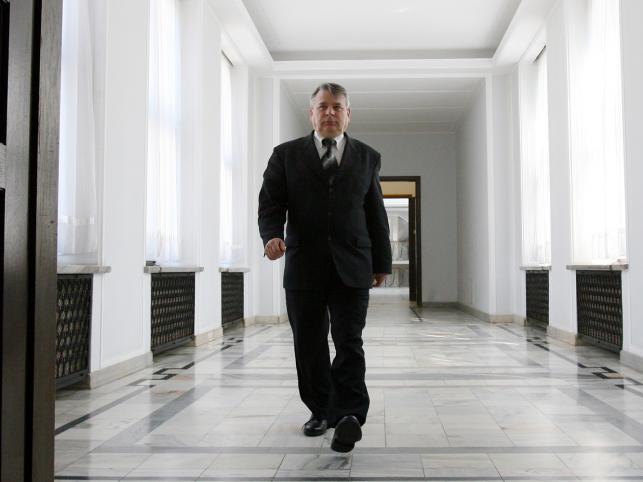 Borusewicz zbiera cięgi za krytykę papieża