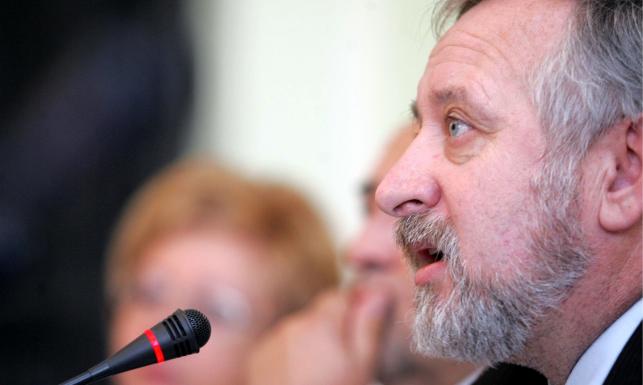 Skazany za gwałt w pociągu nie jest już szefem klubu
