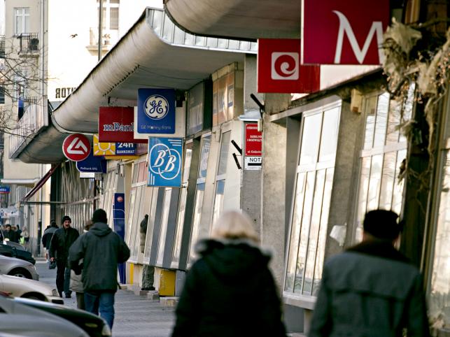 Banki nękają spóźnionych z ratą o kilka dni
