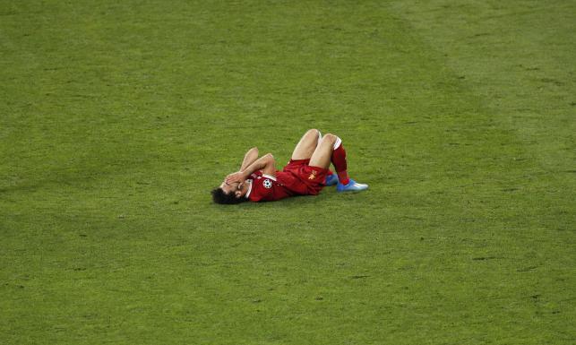 Salah może nie zagrać na mundialu w Rosji. Po tym faulu Ramosa doznał kontuzji barku