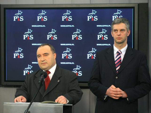 Przemysław Gosiewski należy do najniższych, a Paweł Poncyljusz do najwyższych polityków