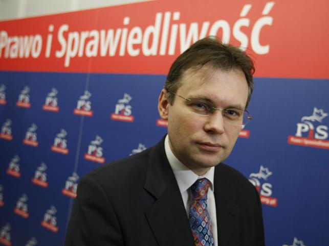 Mularczyk chce kar za pochwałę gejostwa