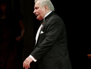 Wałęsa: Zostaję w Radzie Mędrców. Na razie