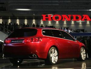 A Honda Accord car is on display at the 62nd International Motor Show (IAA), 11 September 2007 in Frankfurt/Main. The fair will be open for the public from 13 to 23 September 2007. AFP PHOTO DDP/SASCHA SCHUERMANN GERMANY OUT