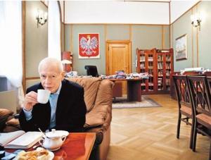Gry rządowe Boniego. Kogo wziął na celownik?