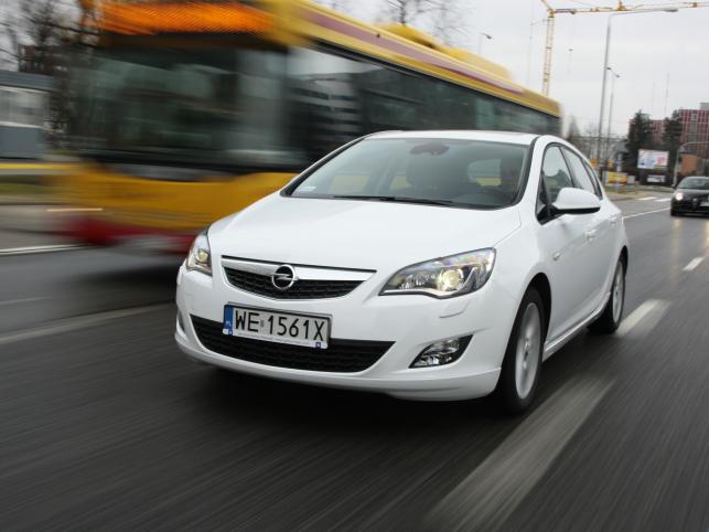 Jak wynika z najnowszych wyników "Raportu awaryjności samochodów używanych DEKRA 2012" produkowany w fabryce GM w Gliwicach opel astra to samochód o najmniejszej ilości usterek