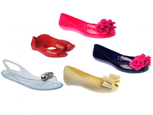 Wiosną i latem 2011 bez plastiku na stopie ani rusz! Propozycje z oferty EBUTY