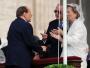 Premier Włoch Silvio Berlusconi rozmawia z królem Belgii Albertem II i królową Paolą