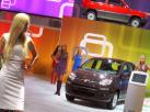 Z drogi! Pędzi nowy fiat panda i jego... dziewczyny