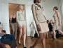 Uczestniczki Top Model na wybiegu: Michalina (w szortach), za nią – Olga
