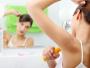 Kosmetyki także na pozór wydają się bezpiecznym prezentem. Byle pod choinką nie znalazł się antyperspirant ani nic, co zasugeruje, że ukochana się nie myje...