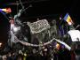 W stronę policji poleciały petardy, kamienie i granaty dymne