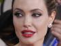 Twarz Jolie również jakby się zaokrągliła i nie straszyła już nienaturalną chudością