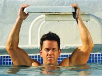 Mark Wahlberg mocno przypakował. "Sztanga i cash" przed premierą