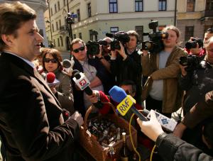Palikot bezkarny, choć pił do prezydenta