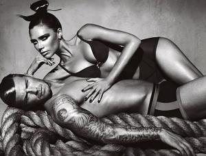 Beckham kilkakrotnie reklamował bieliznę Emporio Armani. Między innymi wraz ze swoją żoną Victorią