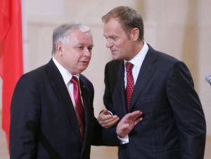 Tusk wyciąga do Kaczyńskich rękę na zgodę