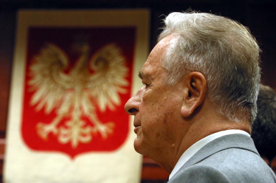 Czesław Kiszczak w 2004 roku przed sądem, w procesie o przyczynienie się do śmierci 9 górników w czasie pacyfikacji kopalni "Wujek" w 1981 roku