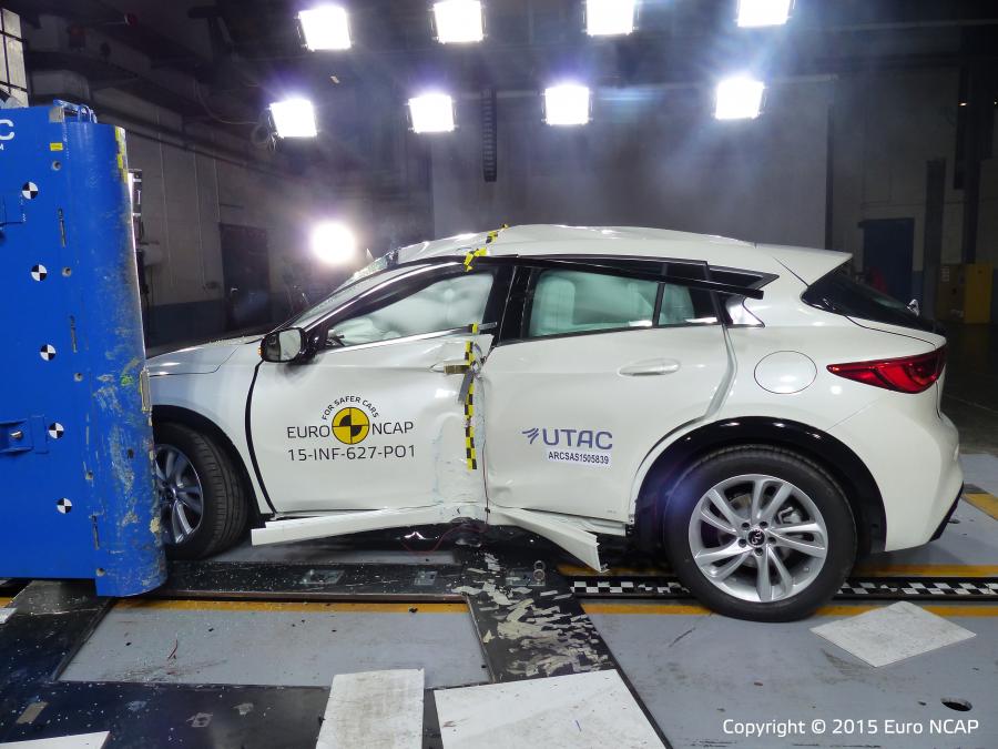 Infiniti Q30