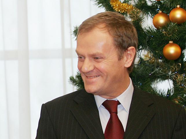 Donald Tusk odwiedził seniorów z Jezierzyc na wigilijnej wieczerzy