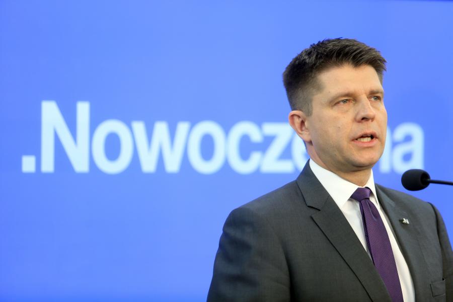 Petru dostał pierwsze ostrzeżenie