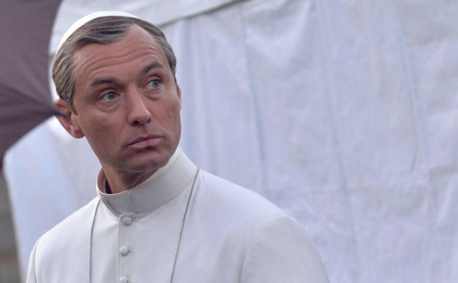 Jude Law papieżem na planie serialu "The young pope"