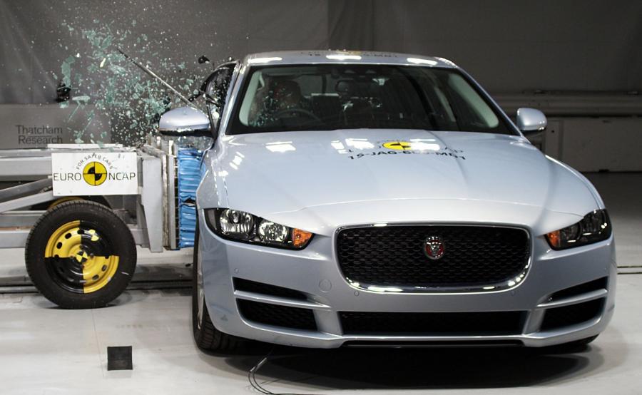 Jaguar XE - najbezpieczniejszy samochód klasy średniej 2015 wg Euro NCAP
