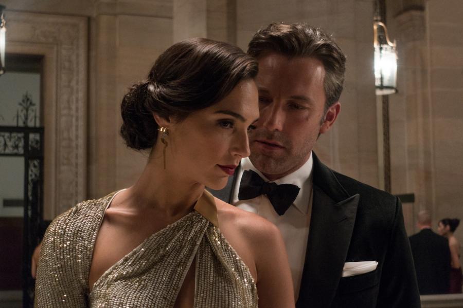 Ben Affleck i Gal Gadot w filmie "Batman v Superman"