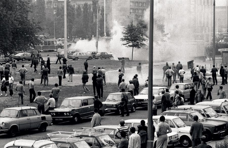 "Warszawa lata 80." - wydawnictwo BOSZ i Narodowe Archiwum Cyfrowe