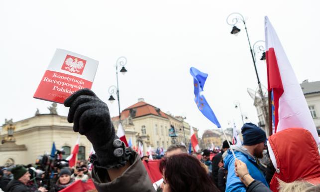 Żegnaj, III RP! Polska dojrzała do głębokiej zmiany ustroju